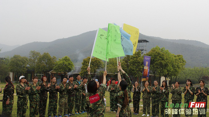 ����������Ŷӷ��չʾ-�����չ��˾