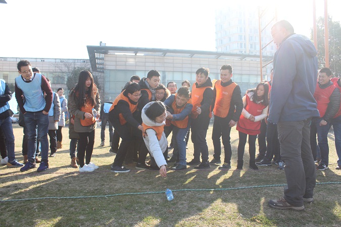 ���ݶ�ԣ�����豸���޹�˾15�����컧����չѵ��