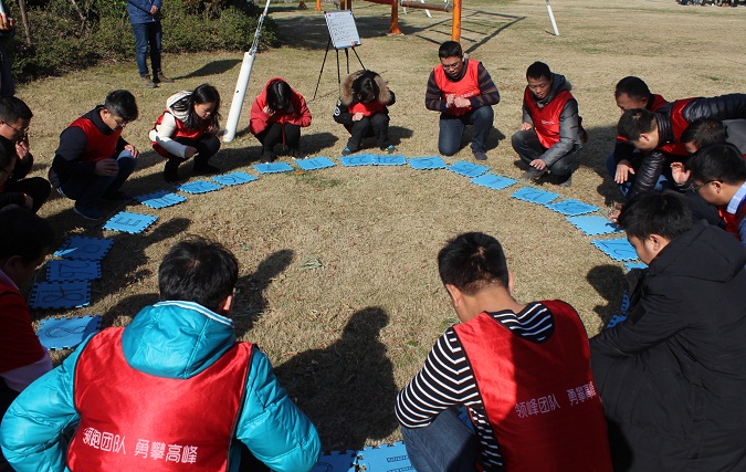 ���ݶ�ԣ�����豸���޹�˾15�����컧����չѵ��