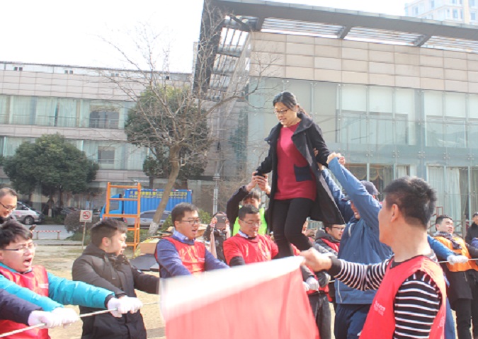 ���ݶ�ԣ�����豸���޹�˾15�����컧����չѵ��